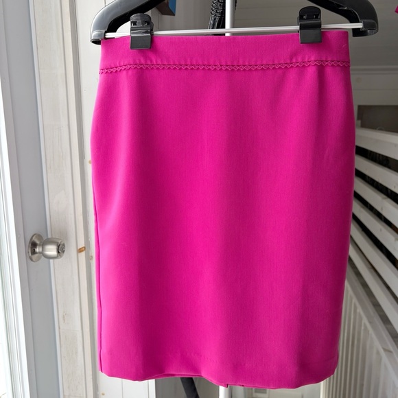 NWT Ann Taylor Pink Zigzag Trim Midi Pencil Skirt Size 6 - Picture 3 of 16